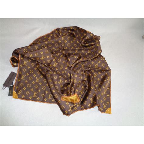 prezzo usato foulard louis vuitton